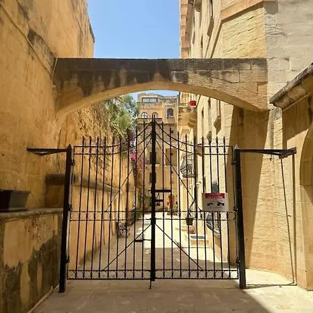 Character Maisonette Spinola Bay Appartement