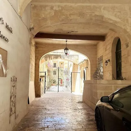 Character Maisonette Spinola Bay Apartament *