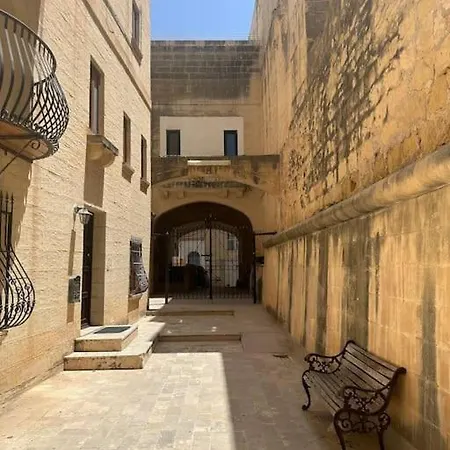 Character Maisonette Spinola Bay Apartament