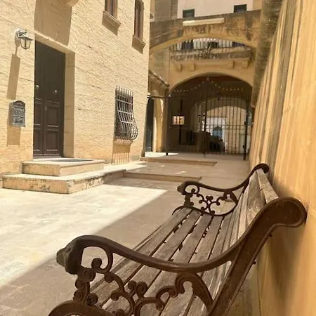 Character Maisonette Spinola Bay San Ġiljan