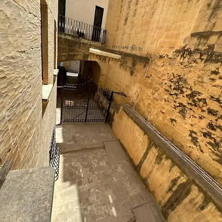 Character Maisonette Spinola Bay Lejlighed