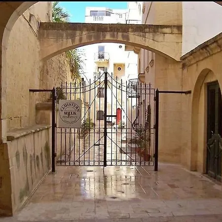 Character Maisonette Spinola Bay